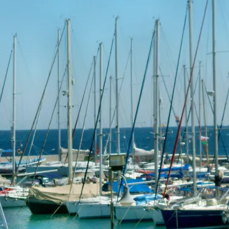 Aparthotel Fantasia 2*