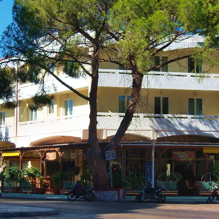 Fantasia Aparthotel 2*