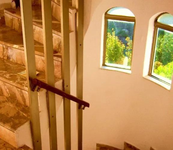 מלון דירות Fantasia 2*