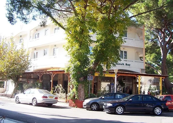 מלון דירות Fantasia 2*